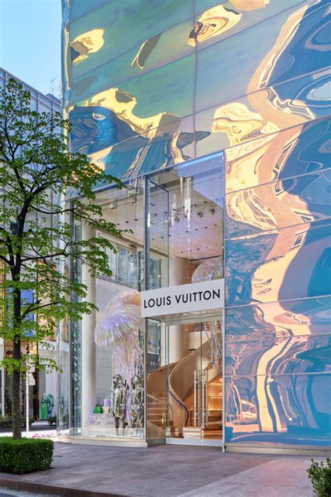 Louis Vuitton Ginza Namiki / AS Co. + Peter Marino Architect